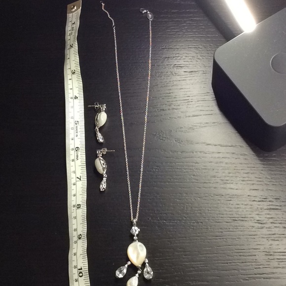 White stone Necklace and earrings - Picture 7 of 8